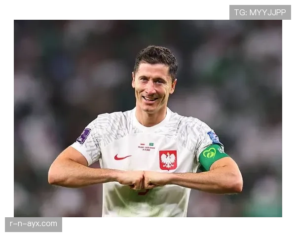 从莱万到梅西:巅峰对决中的高光时刻解析 从莱万到梅西:巅峰对决中的高光时刻解析