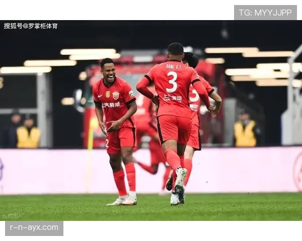 战术革新引爆球迷热议：球队新策略点燃赛事期待