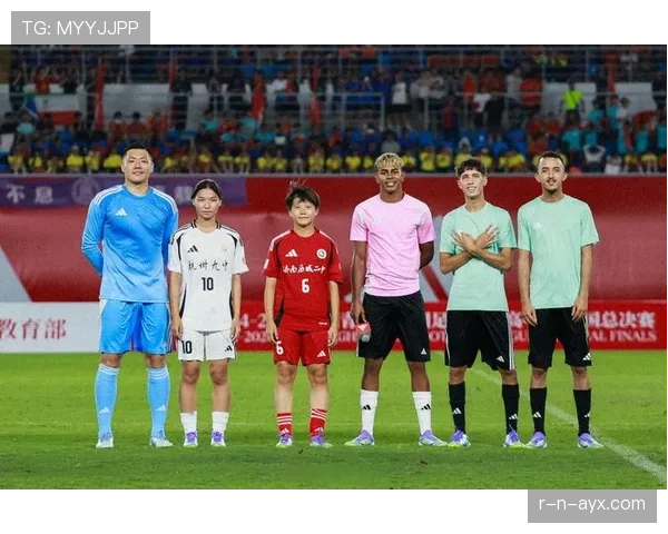 奥斯梅恩闪耀国际赛场，扛起尼日利亚足球新星大旗