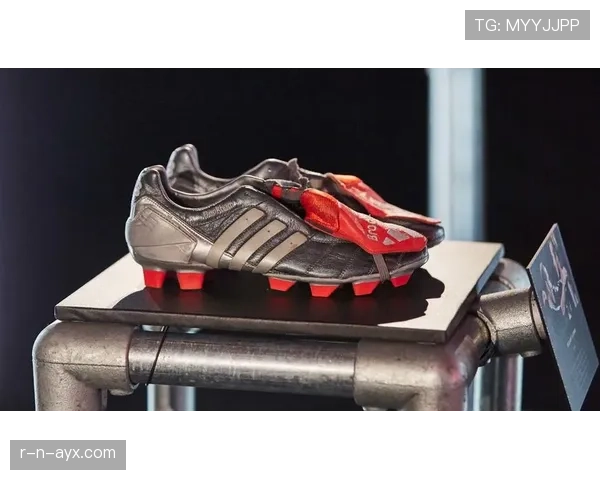 贝克汉姆今天又穿了那双破球鞋?天王光环背后也有懒散时刻? 贝克汉姆今天又穿了那双破球鞋?天王光环背后也有懒散时刻?