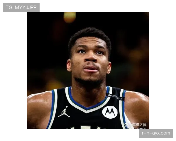 扬尼斯·阿德托昆博又发度假照，泳池边那块表怕是能买我半套房